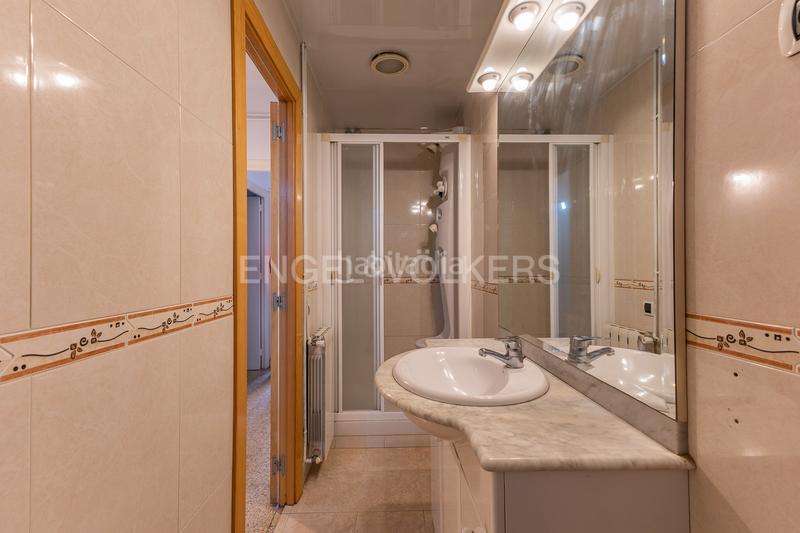 Foto f417cd84-0b5f-4625-b33a-56942943309f. Apartamento piso céntrico para reformar sin ascensor en esplugues en Esplugues de Llobregat