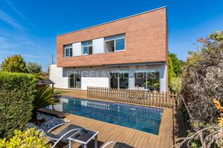 Maison à Castellbisbal. Exclusiva casa en castellbisbal con piscina, vistas y muchísima
