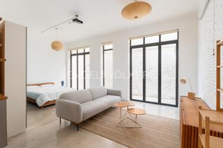 Apartament a El Poble Sec - Parc de Montjuïc. Loft en planta baja con terraza, estudio acústico y alta rentabi