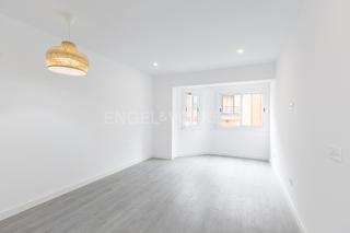 Appartement à Collblanc. Excelente piso reformado y muy luminoso a 50 metros de les corts