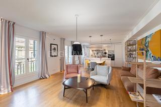 Apartment  Girona. Encantador piso en finca totalmente rehabilitda en la derecha de