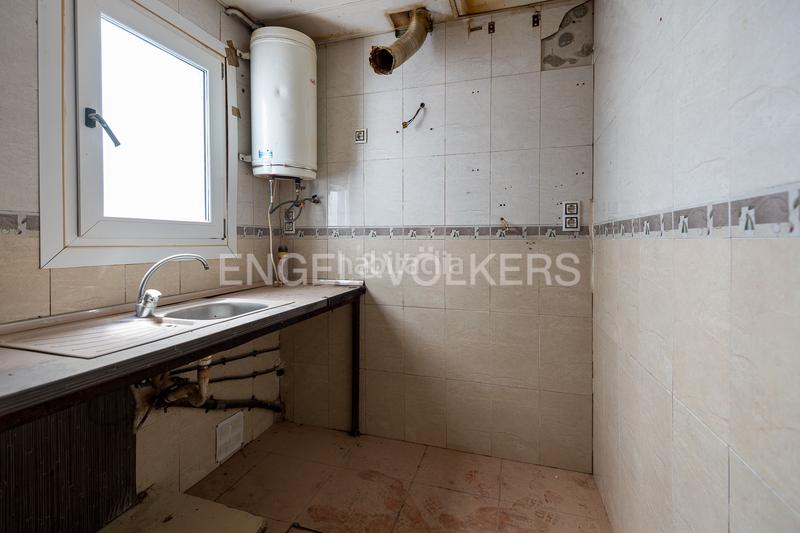 Foto de806c84-910a-4209-9d65-4dc3c9e9939d. Apartamento inversión en el corazón en Raval Barcelona