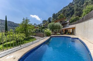 Bauernhof in Gallifa. Exclusiva y única propiedad con piscina en gallifa