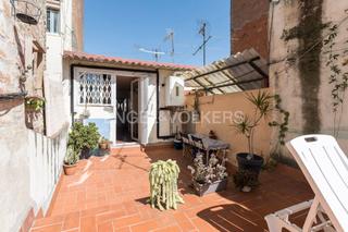 Àtic a El Poble Sec - Parc de Montjuïc. Ático con terraza soleada y rentabilidad inmediata en poble sec