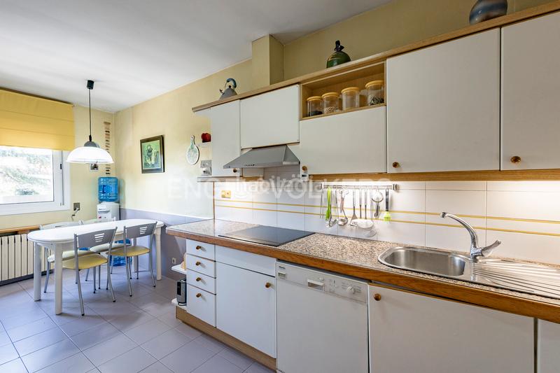 Foto adf04ad6-25d4-4a67-aa07-34e2da580db7. Casa adossada amb calefacció a Font Verda Granollers