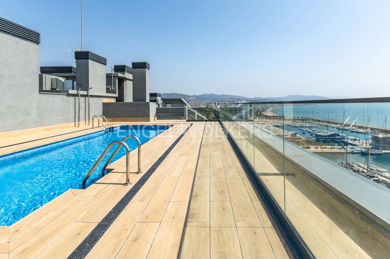 Foto 0961a5e4-40a2-432a-962f-84f5b0e23888. Alquiler apartamento espectacular piso temporal obra nueva frente al mar. en Badalona
