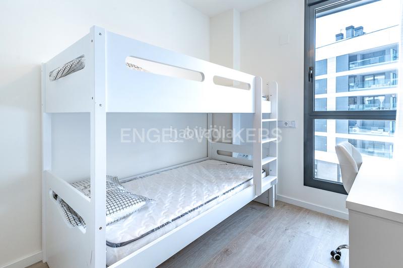Foto cb607f8d-60d1-485c-a409-8d42dbbb98e1. Lloguer apartament amb calefacció aparcament piscina a Badalona