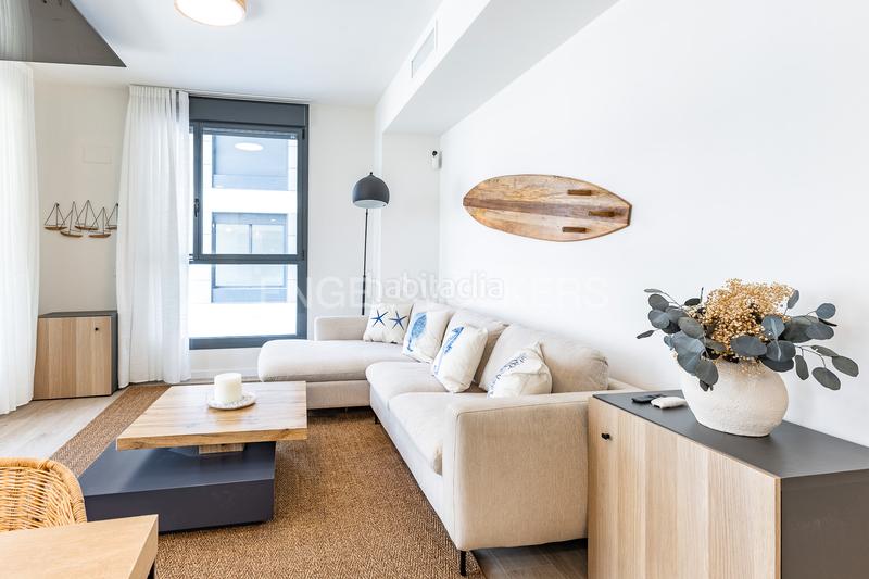 Foto 0c8fa5e9-e98f-46e7-907e-01ec550d8d09. Location appartement avec chauffage parking piscine dans Badalona