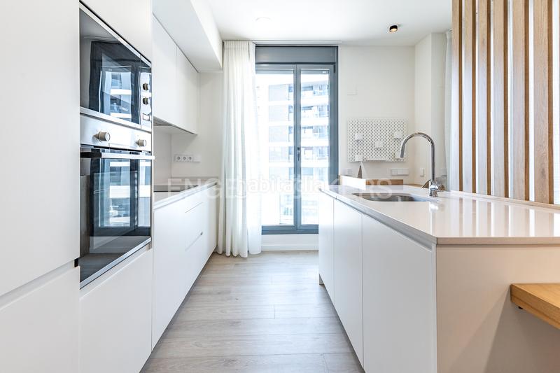 Foto 0be3b1f5-76a1-4f32-bb4c-7ef6d299ea07. Alquiler apartamento espectacular piso temporal obra nueva frente al mar. en Badalona