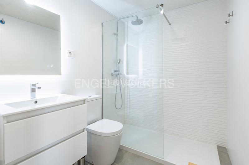 Foto 153a7101-34da-4f07-88cf-44b81b01c0d6. Alquiler apartamento espectacular piso temporal obra nueva frente al mar. en Badalona