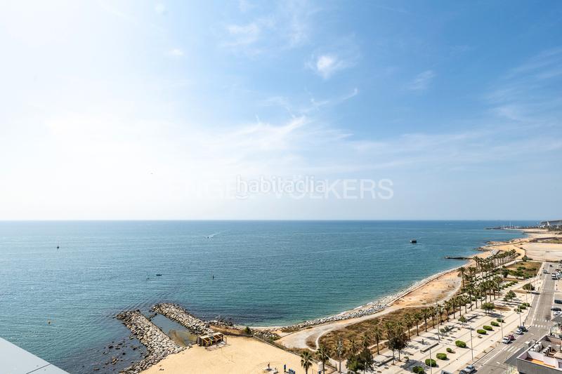 Foto 22ad5e18-660d-4ddf-9270-b8edbd1aca20. Alquiler apartamento espectacular piso temporal obra nueva frente al mar. en Badalona
