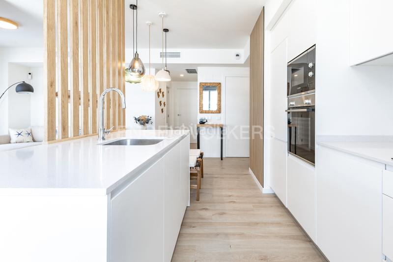 Foto 704dbe44-23ae-49d6-b563-6a6c8b41ce7c. Alquiler apartamento espectacular piso temporal obra nueva frente al mar. en Badalona