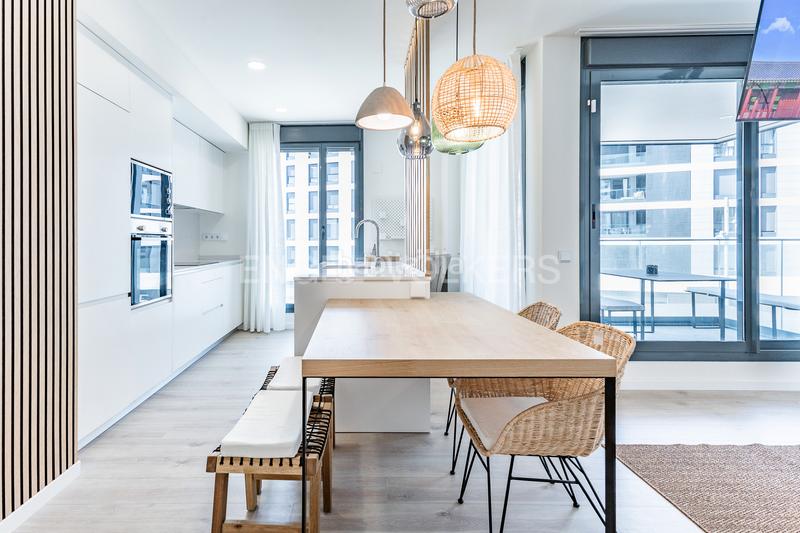 Foto 7edaef64-1d64-4534-93d5-d3a2e60c12bd. Alquiler apartamento espectacular piso temporal obra nueva frente al mar. en Badalona