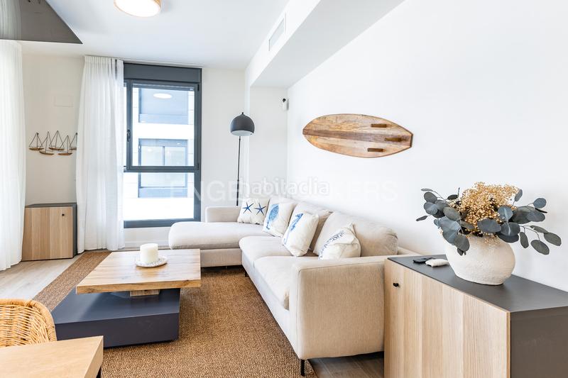 Foto efec6643-8adf-40d4-9100-96174674c68d. Alquiler apartamento espectacular piso temporal obra nueva frente al mar. en Badalona