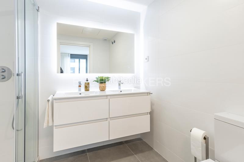 Foto f1825d24-adf0-4c60-8a71-7bbf3003bc78. Alquiler apartamento espectacular piso temporal obra nueva frente al mar. en Badalona