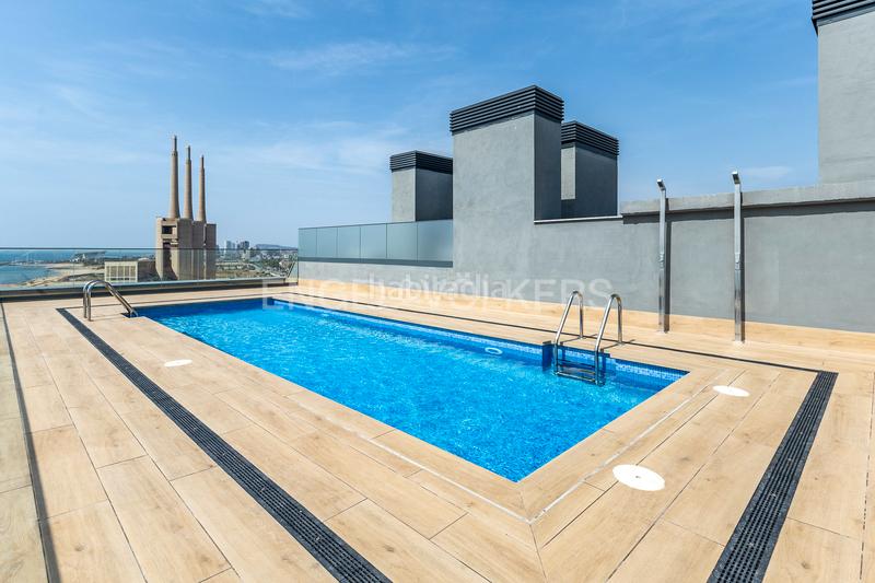 Foto f35fd946-95e8-457b-b73c-21c88253c81c. Alquiler apartamento espectacular piso temporal obra nueva frente al mar. en Badalona