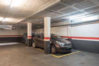 Autoparkplatz in Sants-Badal. Parking en planta única para coche mediano
