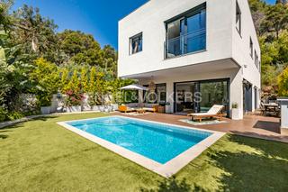 Lloguer Casa a Les Botigues de Sitges. Espectacular vivienda de nueva construcción en alquiler  moderna