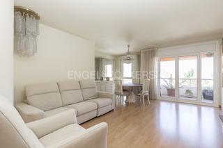 Lloguer Àtic  Carrer del nord. Duplex ático amueblado completo y vistas