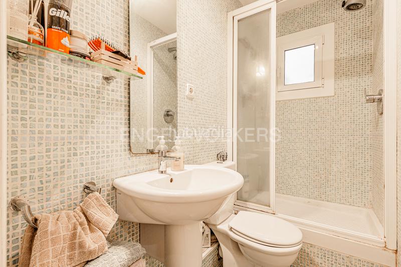 Foto e04acebe-a824-4895-a9d3-43a9a138c5cd. Piccolo appartamento con riscaldamento parcheggio in Barcelona
