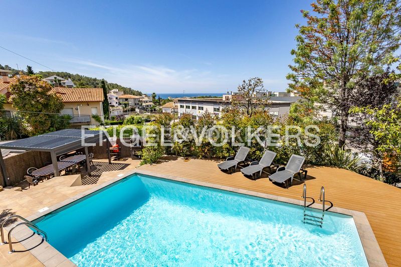 Foto 0b7afdb8-de45-4971-b8cd-723aaf2626cb. Casa amb calefacció aparcament piscina a Levantina - Montgavina - Quintmar Sitges