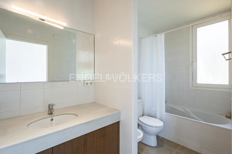 Foto 158f87fc-e341-45c7-bc14-c9a61be82055. Casa amb calefacció aparcament piscina a Levantina - Montgavina - Quintmar Sitges