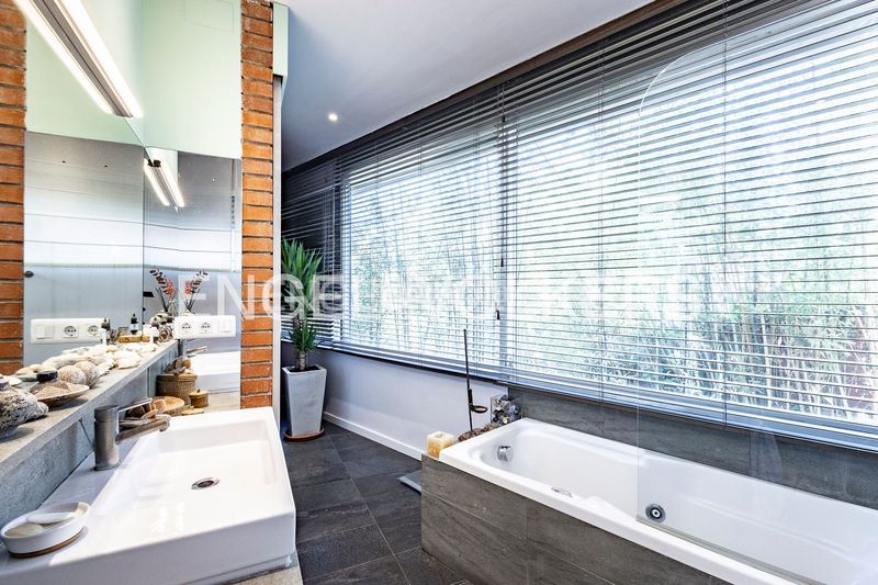 Foto 15d895a1-72af-4580-9f55-a9bf73eb98fc. Casa amb calefacció aparcament piscina a Levantina - Montgavina - Quintmar Sitges