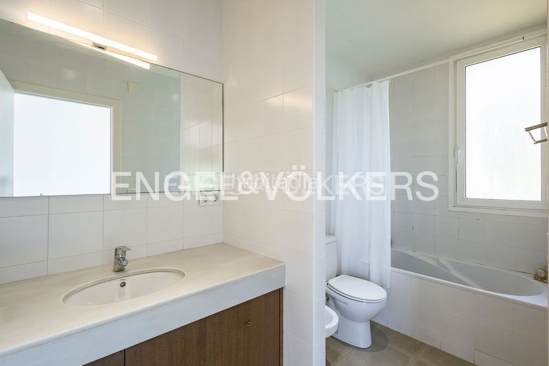 Foto 15f0a8da-2ffe-4de9-b8fd-f8d1e1eafd7e. Casa amb calefacció aparcament piscina a Levantina - Montgavina - Quintmar Sitges