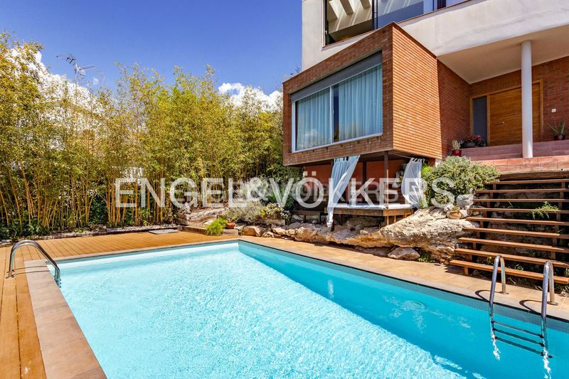 Foto 1c3c3625-e726-4919-9cd2-65661d8dc481. Casa amb calefacció aparcament piscina a Levantina - Montgavina - Quintmar Sitges