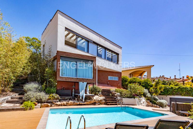 Foto 20e2ffba-63cb-4492-819f-29f1a6fa6e59. Casa amb calefacció aparcament piscina a Levantina - Montgavina - Quintmar Sitges