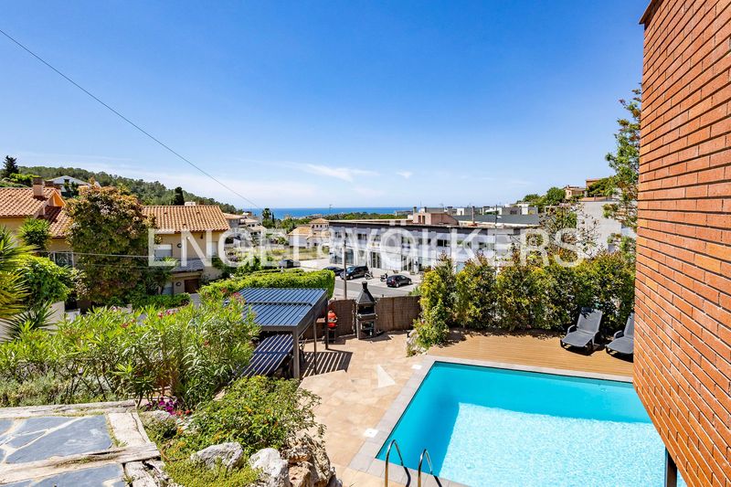 Foto 225b6fe7-5e50-49f8-bf83-263f54137292. Casa amb calefacció aparcament piscina a Levantina - Montgavina - Quintmar Sitges