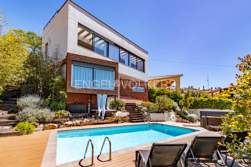 Foto 28074423-896a-46ff-934d-9a09ca54958c. Casa amb calefacció aparcament piscina a Levantina - Montgavina - Quintmar Sitges