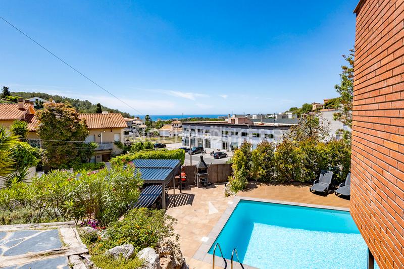 Foto 381f91b4-f19e-4ca8-a8d9-e4ae8d771ea8. Casa amb calefacció aparcament piscina a Levantina - Montgavina - Quintmar Sitges