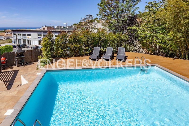 Foto 53da8f21-b9fb-4e36-8ee4-219731190063. Casa amb calefacció aparcament piscina a Levantina - Montgavina - Quintmar Sitges