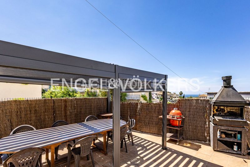 Foto 5c39d70e-cc8a-423c-8051-a8248e7ee7d6. Casa amb calefacció aparcament piscina a Levantina - Montgavina - Quintmar Sitges