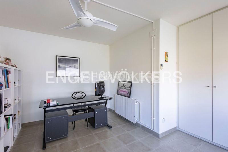 Foto 5f8ebbd7-ba41-42e7-bd68-4b229db961be. Casa amb calefacció aparcament piscina a Levantina - Montgavina - Quintmar Sitges