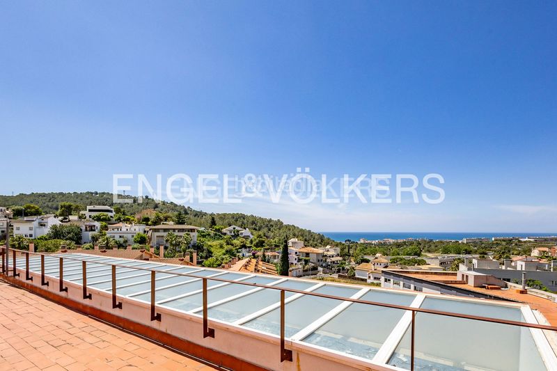 Foto 882666fe-66f6-445b-825f-00a5821b3770. Casa amb calefacció aparcament piscina a Levantina - Montgavina - Quintmar Sitges