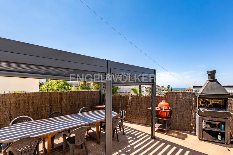 Foto 9825c92f-f890-4a82-ac7d-ae5839f97b20. Casa amb calefacció aparcament piscina a Levantina - Montgavina - Quintmar Sitges