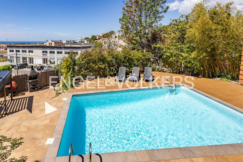 Foto b38b6af2-8a07-4cac-9a80-88419e328b8f. Casa amb calefacció aparcament piscina a Levantina - Montgavina - Quintmar Sitges