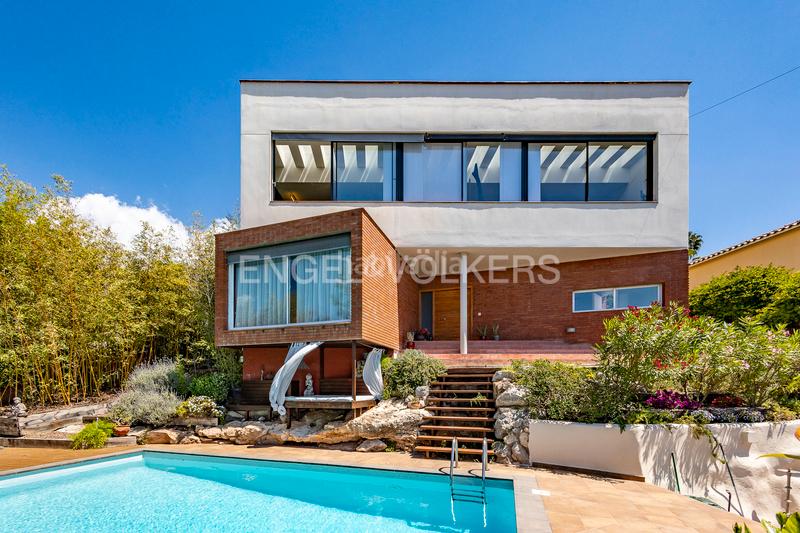 Foto bff96e68-f23c-47e1-a1fa-f7ca631ec313. Casa amb calefacció aparcament piscina a Levantina - Montgavina - Quintmar Sitges