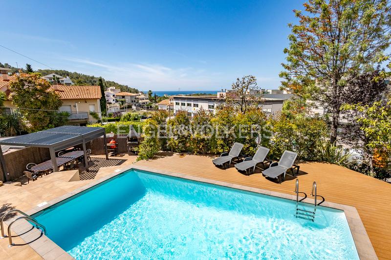 Foto d5f45fca-e3c8-4e88-8972-0f240133fd7e. Casa amb calefacció aparcament piscina a Levantina - Montgavina - Quintmar Sitges