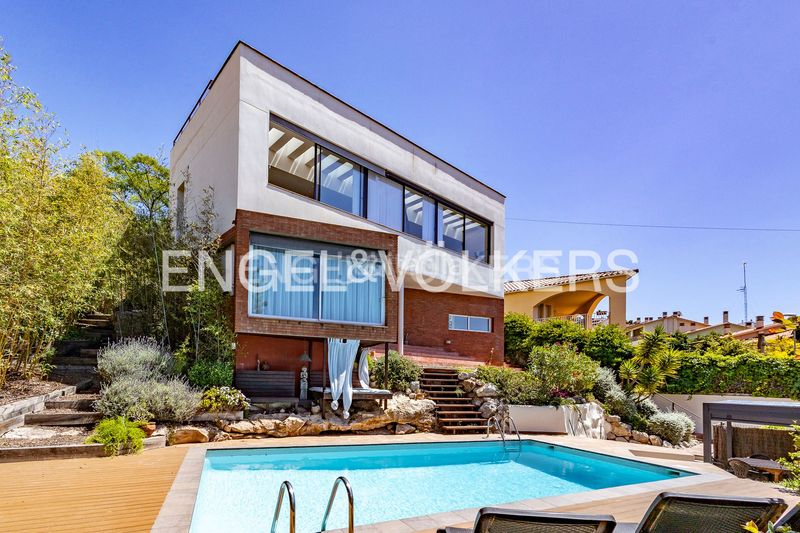Foto e91eac4f-93ac-45c7-b919-5575fa9c8d09. Casa amb calefacció aparcament piscina a Levantina - Montgavina - Quintmar Sitges