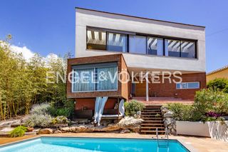 Maison  Passeig fondo del pere joan. Oasis de lujo y tranquilidad mediterránea en sitges