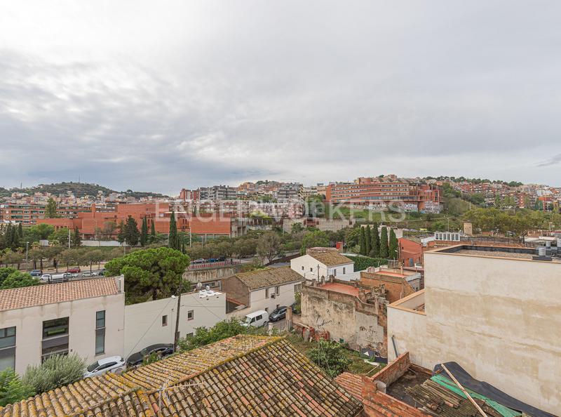 Foto 27137507-5c0a-403c-a8b8-17d6d3082c95. Location mas avec chauffage dans La Clota Barcelona