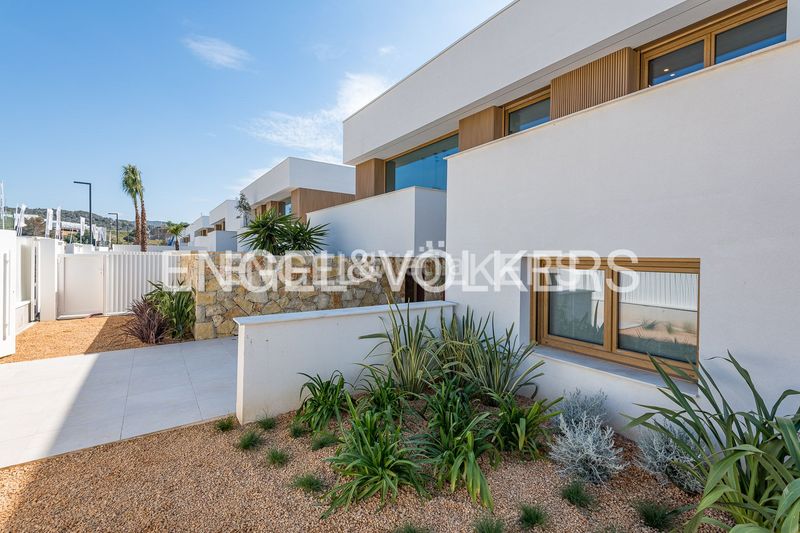 Foto 45f891e9-f4b3-4d6c-ab77-35a82eaa9691. Casa amb calefacció aparcament piscina a Vallpineda-Santa Bàrbara Sitges
