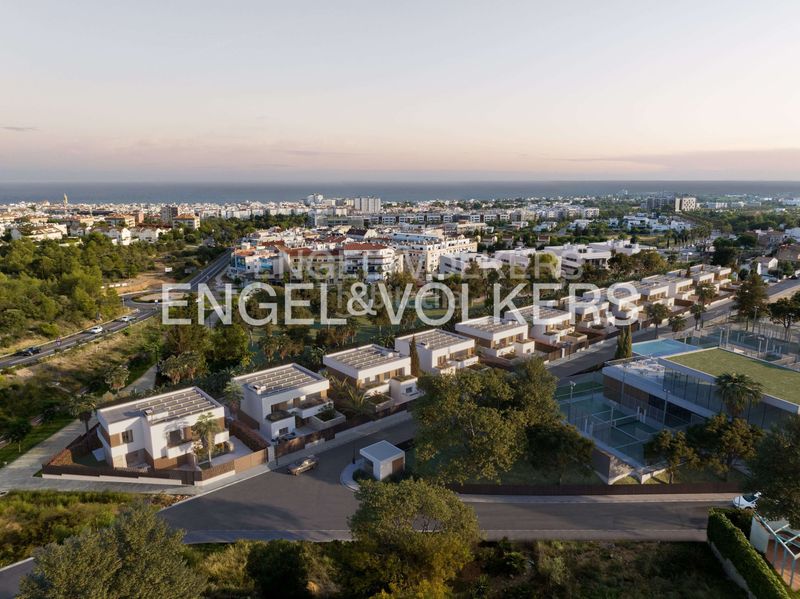 Foto 788969c6-69b0-4ec5-84bf-042f665bb0fb. Casa amb calefacció aparcament piscina a Vallpineda-Santa Bàrbara Sitges