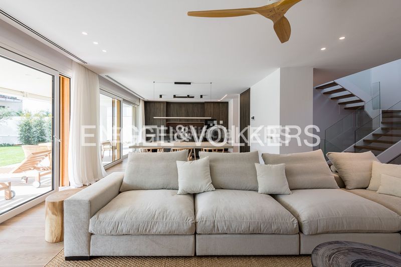 Foto 89376a05-24e3-4a95-9370-8b990ccf326a. Casa amb calefacció aparcament piscina a Vallpineda-Santa Bàrbara Sitges