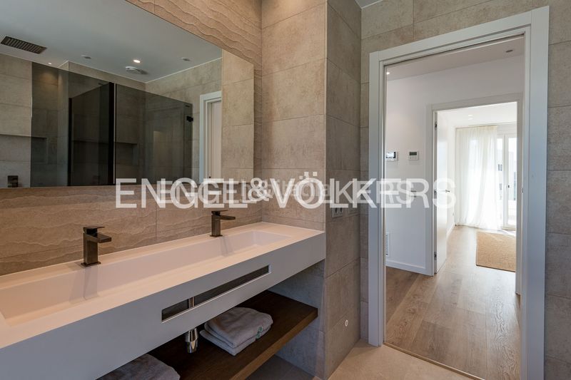 Foto ae29fe3f-3b9f-488c-97df-ab79cab647bc. Casa amb calefacció aparcament piscina a Vallpineda-Santa Bàrbara Sitges