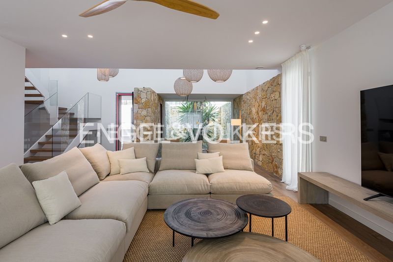 Foto aeb2b8a8-4726-4121-9325-fb37b0823685. Casa amb calefacció aparcament piscina a Vallpineda-Santa Bàrbara Sitges
