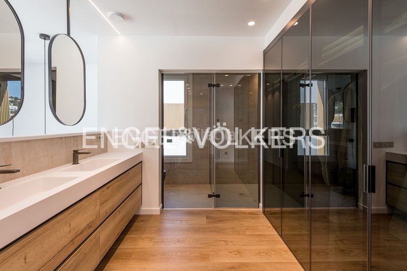 Foto ce35efc1-4b9f-44b6-8d15-3c5d17f7d65c. Casa amb calefacció aparcament piscina a Vallpineda-Santa Bàrbara Sitges